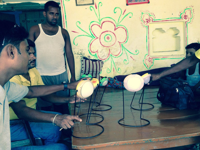 Đèn điện mặt trời trở nên phổ biến trong các hộ gia đình.