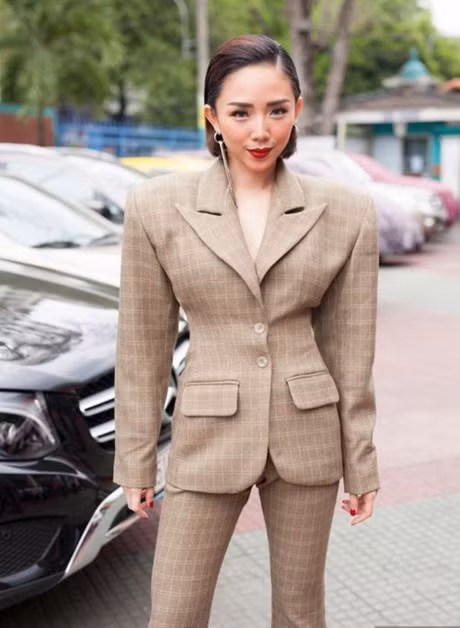 Mot vai phong bi che toi tap cua Toc Tien, Son Tung la hot trend the gioi - Anh 3