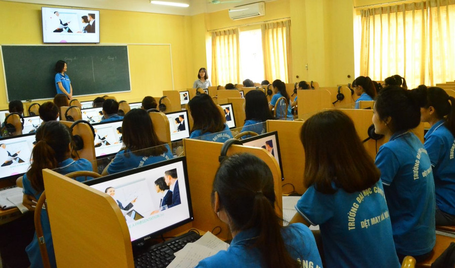 Sinh viên Trường ĐH Công nghiệp Hà Nội thực tập, thực nghiệp tại doanh nghiệp. Ảnh: NTCC Sinh viên Trường ĐH Công nghiệp Hà Nội thực tập, thực nghiệp tại doanh nghiệp. Ảnh: NTCC