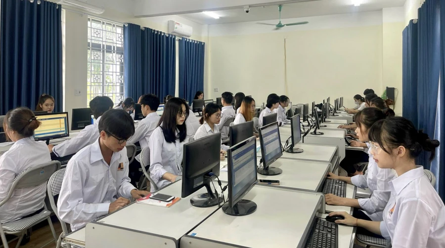 Việc học tập trên ứng dụng giảng dạy trực tuyến qua các nền tảng công nghệ đạt hiệu quả tốt.