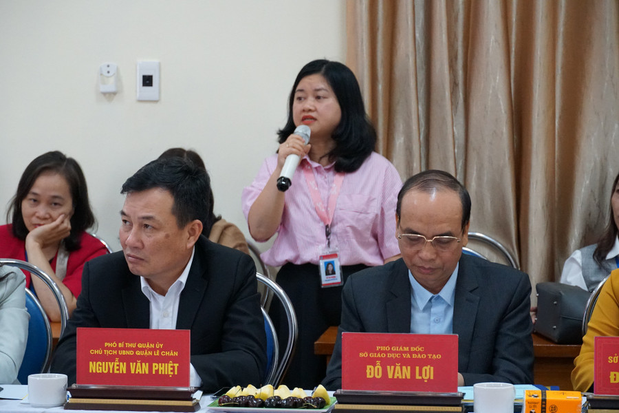 Cán bộ giáo viên Hải Phòng chia sẻ quá trình triển khai Chương trình GDPT 2018. Ảnh: ND