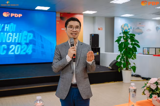 Thầy Bùi Trần Hiếu - Trưởng Phòng Phát triển chương trình Phổ thông FPT chia sẻ về những thay đổi của thế giới nghề nghiệp trong tương lai.