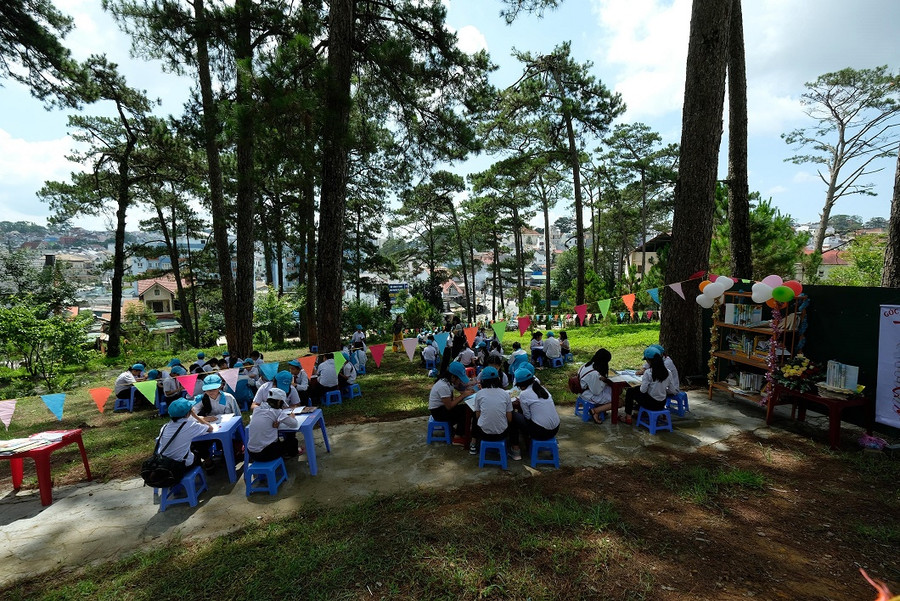 Khuôn viên của Trường TH Nam Thiên có thêm một ngày vui chơi ý nghĩa trong Này đọc sách trước khi bước vào mùa hè Khuôn viên của Trường TH Nam Thiên có thêm một ngày vui chơi ý nghĩa trong Này đọc sách trước khi bước vào mùa hè