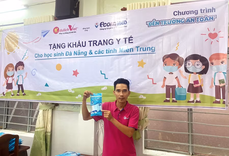 Khẩu trang của Công ty Cổ phần Y Tế Ecom Med cùng các trường học "Góp sức đến trường an toàn”