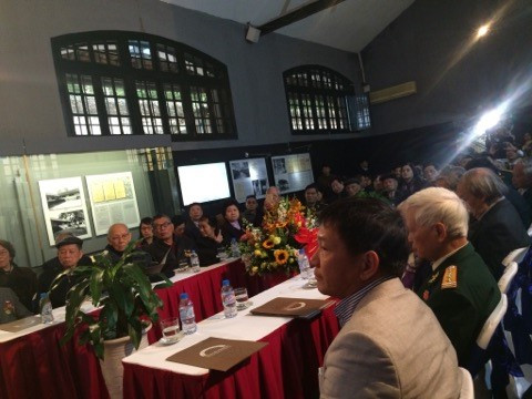 Các nhà khoa học tham dự buổi tọa đàm Các nhà khoa học tham dự buổi tọa đàm