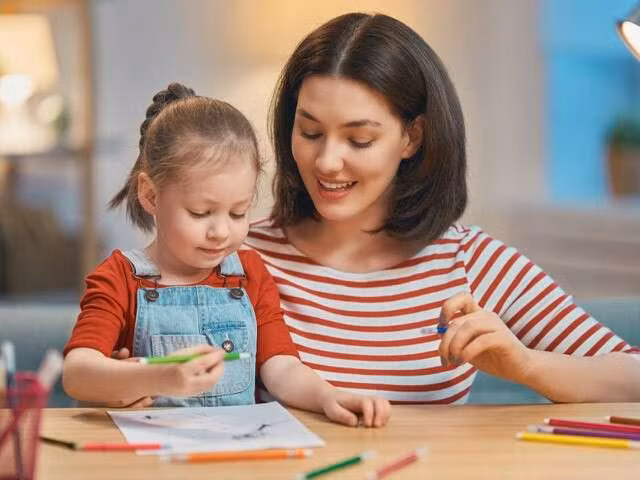 Trẻ ở tuổi tiểu học cần nhớ họ tên, địa chỉ và số điện thoại cá nhân.