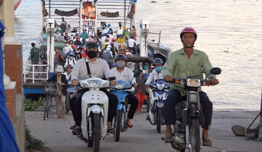 Thí sinh ở huyện Hồng Ngự được qua đò miễn phí trong những ngày thi