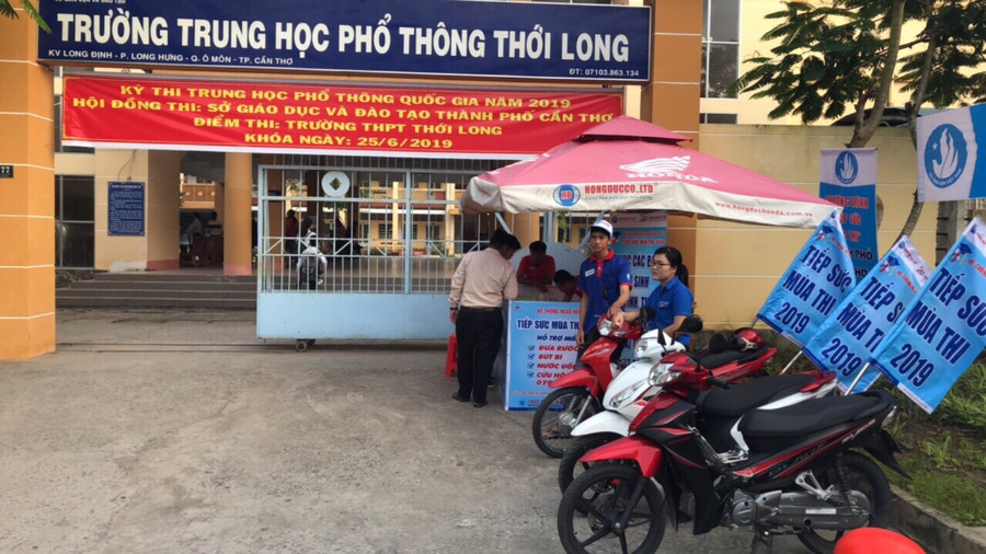 Xe đưa rước thí sinh sẵn sàng phục vụ