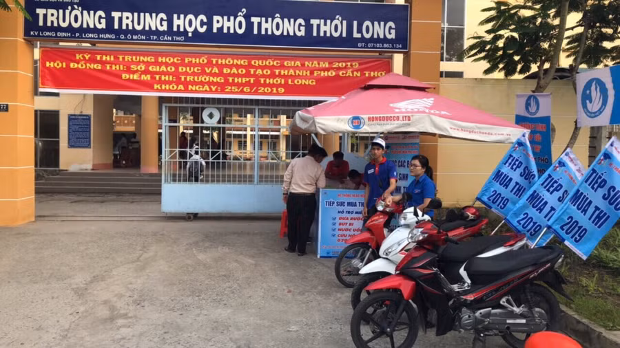 Xe đưa rước thí sinh sẵn sàng phục vụ