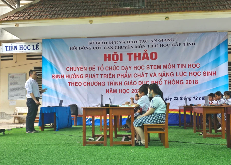 An Giang tổ chức Hội thảo Chuyên đề "Tổ chức dạy học STEM môn Tin học theo Chương trình GDPT 2018".