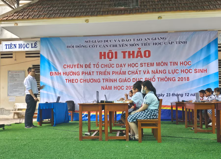 An Giang tổ chức Hội thảo Chuyên đề "Tổ chức dạy học STEM môn Tin học theo Chương trình GDPT 2018".