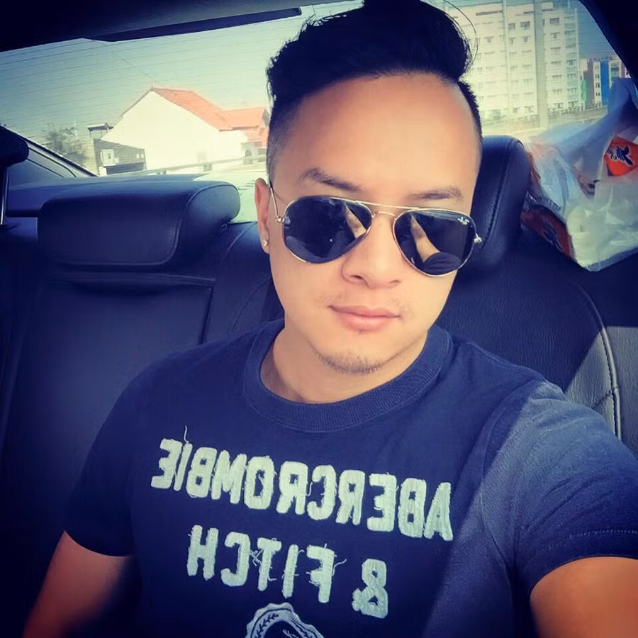 Minh Hằng hở lưng cưỡi đà điểu, Trấn Thành 