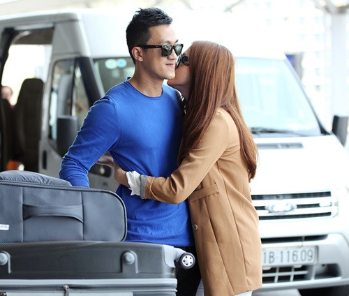 Hương Giang Idol "khóa môi" bạn trai Việt kiều tại sân bay ảnh 7 Hương Giang Idol hôn bạn trai Việt kiều tại sân bay - 7