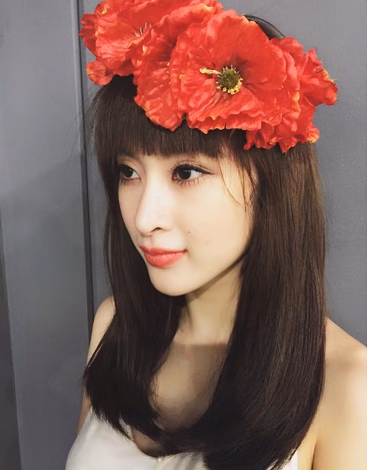 Minh Hằng hở lưng cưỡi đà điểu, Trấn Thành 