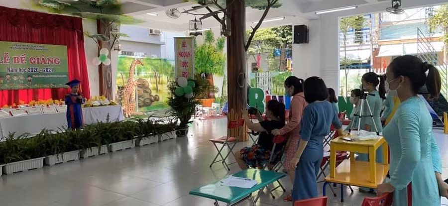 Quay clip chuẩn bị cho Lễ bế giảng online của Trường Mầm non Bình Minh