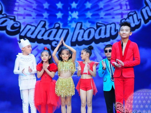 Linh Hoa vui mừng khi được xướng tên ở ngôi vị cao nhất cuộc thi Bước nhảy Hoàn vũ nhí mùa đầu tiên