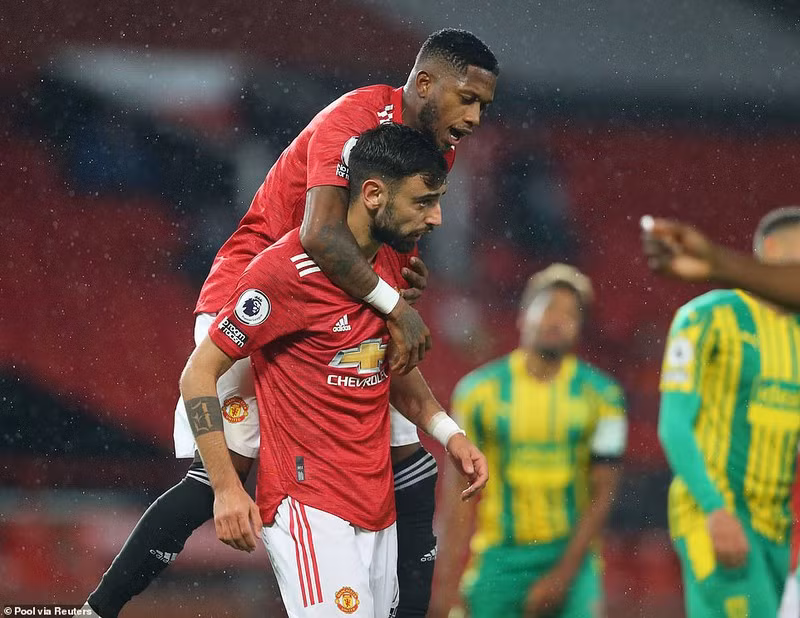 MU ăn mừng thắng lợi nhọc nhằn. ẢNH: REUTERS