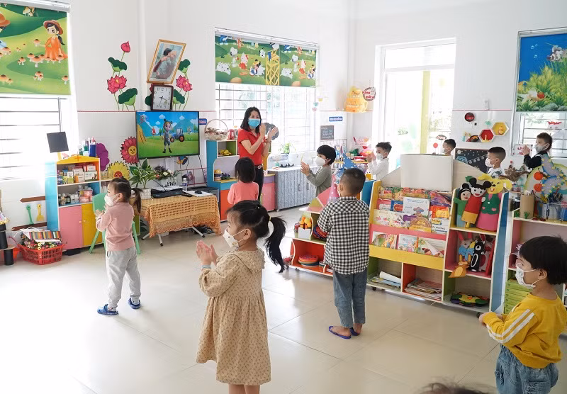 Các trường mầm non ưu tiên trang bị kiến thức, kỹ năng cho trẻ 5 tuổi chuẩn bị vào lớp 1. Ảnh: TG