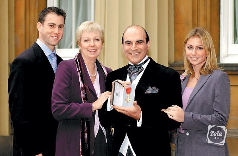 David Suchet, Sheila Ferris và các con. David Suchet, Sheila Ferris và các con.