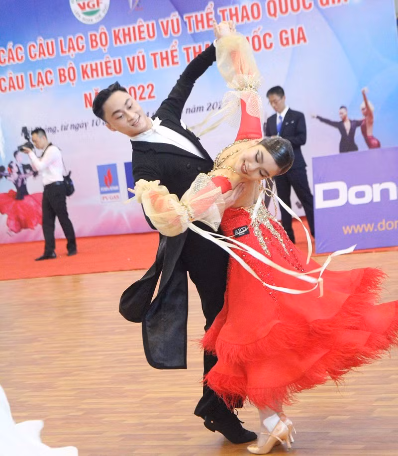 Cặp đôi Tiến Mạnh - Quỳnh Phương nỗ lực từng ngày trên sàn tập để có thể đạt thành tích tốt nhất tại kỳ SEA Games 31.