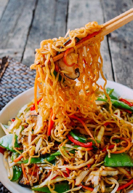 3 món ngon hấp dẫn biến tấu từ mì tôm - Ảnh 1 3 món ngon hấp dẫn biến tấu từ mì tôm - Ảnh 1