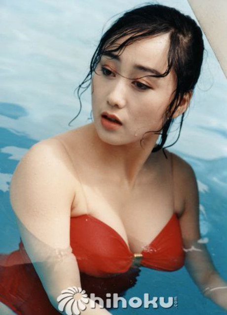 Toát mồ hôi ngắm vợ Lý Liên Kiệt mặc bikini Toat mo hoi ngam vo Ly Lien Kiet mac bikini