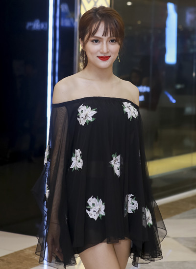 Ca sĩ Hương Giang Idol. Ca sĩ Hương Giang Idol.