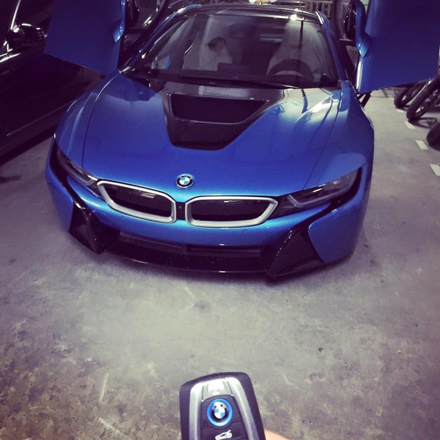 Chân dung thiếu gia 18 tuổi Hà thành sở hữu xế khủng 7 tỉ đồng ảnh 1 Chiếc BMW i8 màu xanh ngọc đầu tiên xuất hiện tại Việt Nam