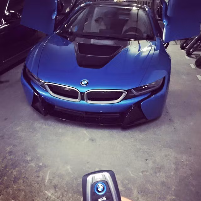  Chiếc BMW i8 màu xanh ngọc đầu tiên xuất hiện tại Việt Nam 