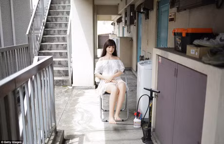 Bup be tinh duc duoc dan ong Nhat cuoi lam vo, dan di mua sam - Anh 11