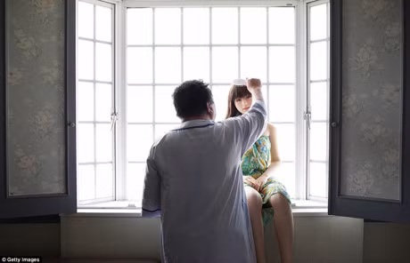 Bup be tinh duc duoc dan ong Nhat cuoi lam vo, dan di mua sam - Anh 6