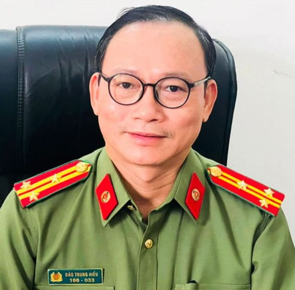 Thượng tá, TS Đào Trung Hiếu. Thượng tá, TS Đào Trung Hiếu.