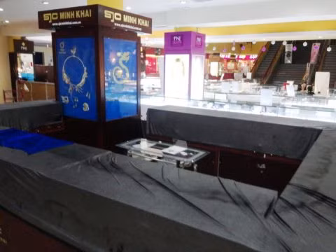 Cửa hàng vàng SJC Minh Khai bị trộm lấy đi một số tài sản. Ảnh: Đức Thanh