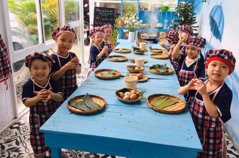 Một giờ hoạt động kỹ năng theo chuyên đề của trẻ lớp bé, Trường Mầm non Bình Minh (quận Hải Châu, TP Đà Nẵng).