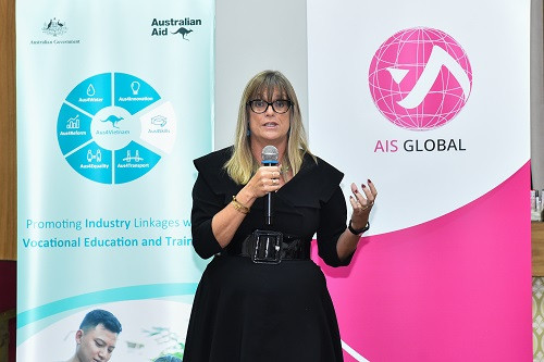 Bà Karen Lanyon - Tổng Lãnh sự Australia tại TP. HCM - phát biểu tại Lễ bế giảng khóa học