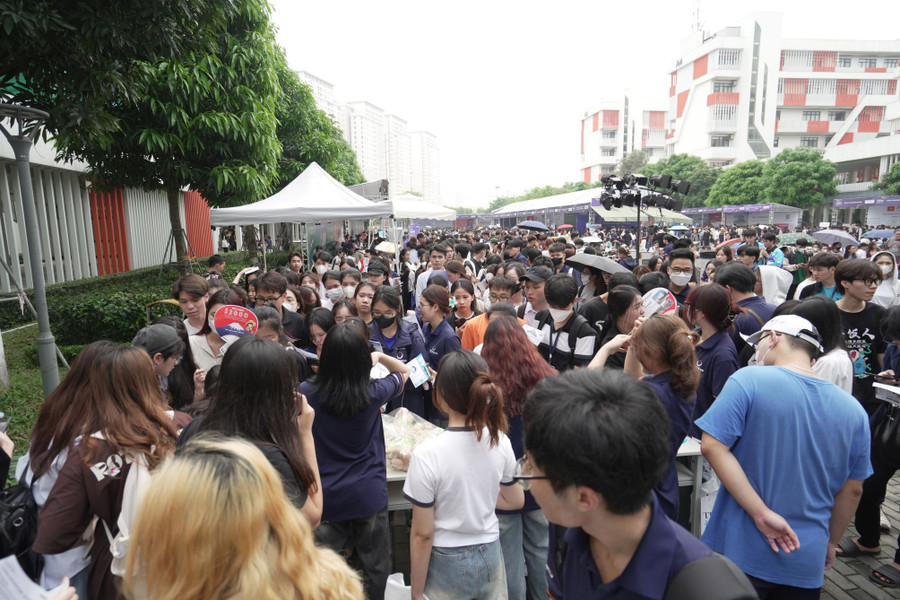 Ngày hội thu hút hàng nghìn sinh viên tham gia.