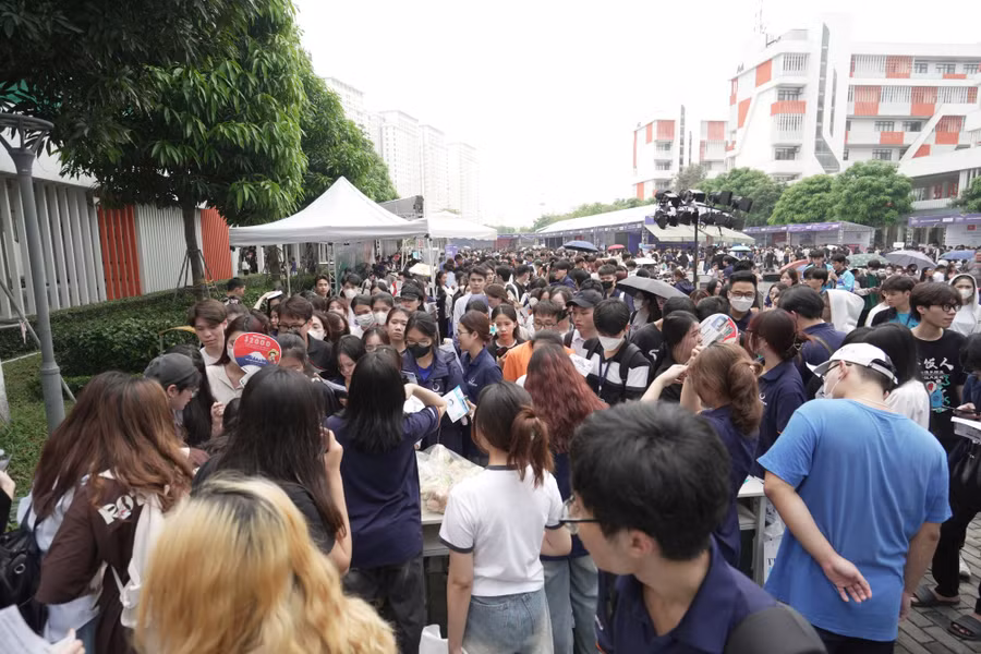 Ngày hội thu hút hàng nghìn sinh viên tham gia.