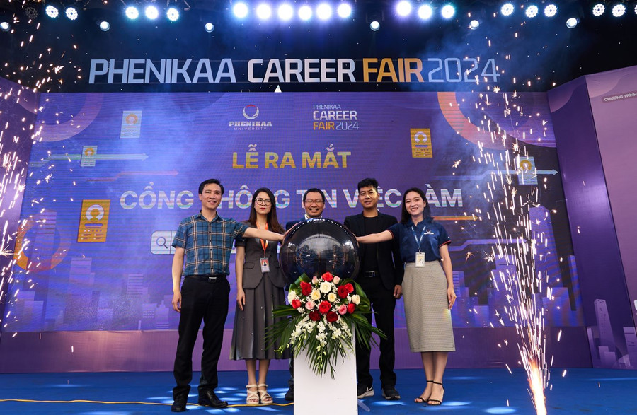 Trường ĐH Phenikaa cũng ra mắt cổng thông tin việc làm trực tuyến.