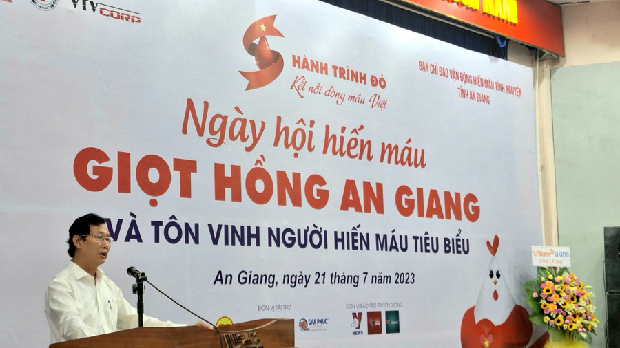 Ông Lê Văn Phước - Phó Chủ tịch UBND tỉnh An Giang phát biểu tại buổi khai mạc.
