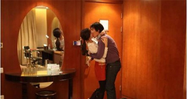  Gái công sở khốn đốn khi “tình một đêm” cứ đòi thêm “nhiều đêm” nữa!