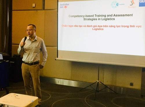 Ông Hoàng Thái Sơn phát biểu tại Hội thảo Ông Hoàng Thái Sơn phát biểu tại Hội thảo