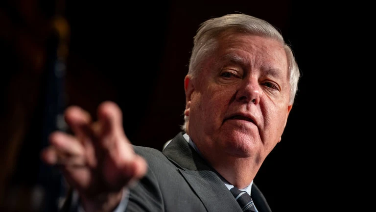 Thượng nghị sĩ Mỹ Lindsey Graham nói Ukraine có mỏ vàng 10 nghìn tỷ USD.