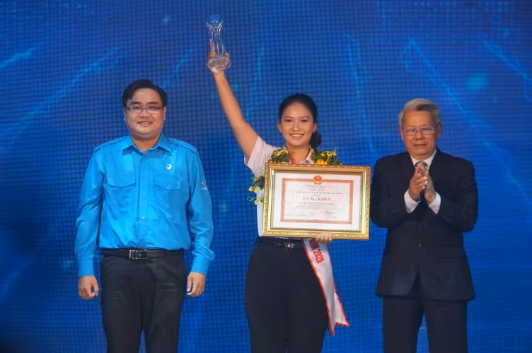Đỗ Phạm Nguyệt Thanh đã vinh dự được nhận danh hiệu “Công dân trẻ tiêu biểu TPHCM” năm 2020. Ảnh: T.Nguyên