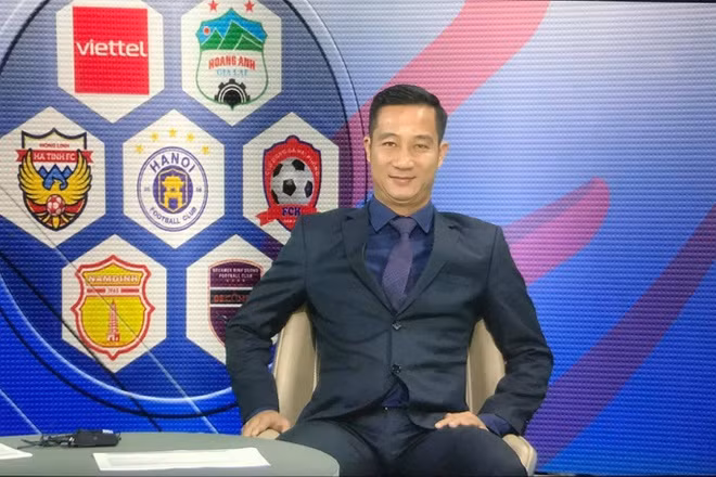 Lê Quốc Vượng thử sức ở lĩnh vực bình luận bóng đá. Ảnh: Lê Quốc Vượng.