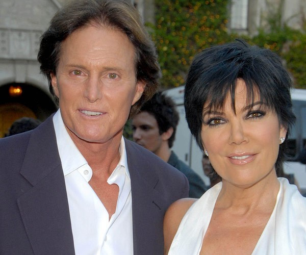 Cuộc chia tay không khiến những ai quan tâm đến gia đình Kardashian bất ngờ bởi Kris khá bận rộn với công việc lăng xê cho bản thân và các cô con gái. Kể từ khi show truyền hình thực tế Keeping Up with the Kardashians lên sóng vào năm 2007, Kris bận rộn với việc quảng bá hình ảnh, vợ chồng cô bắt đầu không còn song hành bên nhau. Cuộc chia tay không khiến những ai quan tâm đến gia đình Kardashian bất ngờ bởi Kris khá bận rộn với công việc lăng xê cho bản thân và các cô con gái. Kể từ khi show truyền hình thực tế Keeping Up with the Kardashians lên sóng vào năm 2007, Kris bận rộn với việc quảng bá hình ảnh, vợ chồng cô bắt đầu không còn song hành bên nhau.