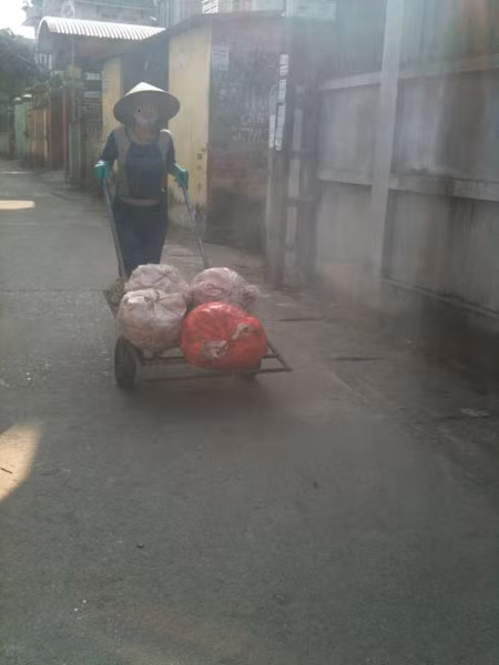 Chở bì lợn, mỡ thối về nhà.