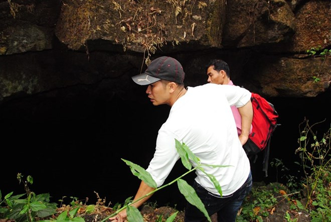 Cửa một hang động núi lửa trong rừng đặc dụng Đray Sáp, xã Đắc Sô, huyện Krông Nô