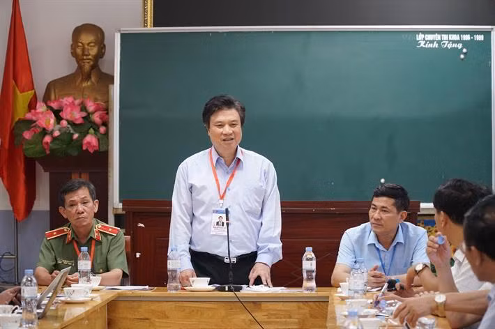 Thứ trưởng Nguyễn Hữu Độ phát biểu tại cuộc làm việc với các Ban chấm thi thuộc Hội đồng thi tỉnh Nghệ An.