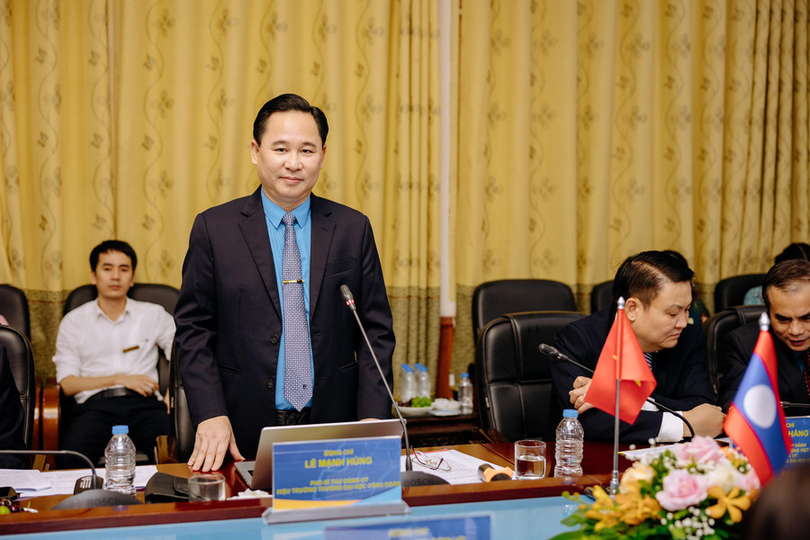 TS. Lê Mạnh Hùng - Hiệu trưởng Trường ĐH Công đoàn phát biểu tại buổi làm việc. TS. Lê Mạnh Hùng - Hiệu trưởng Trường ĐH Công đoàn phát biểu tại buổi làm việc.