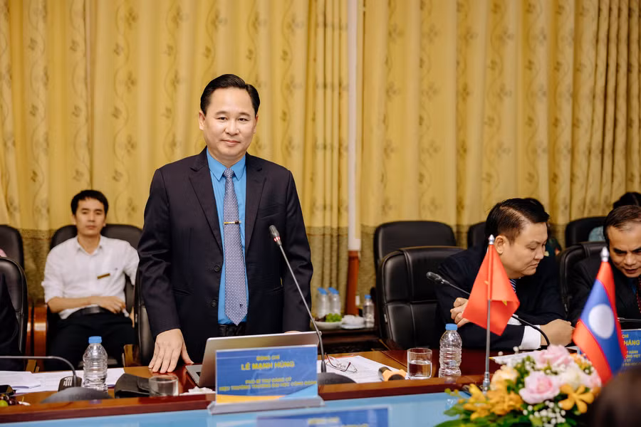 TS. Lê Mạnh Hùng - Hiệu trưởng Trường ĐH Công đoàn phát biểu tại buổi làm việc.